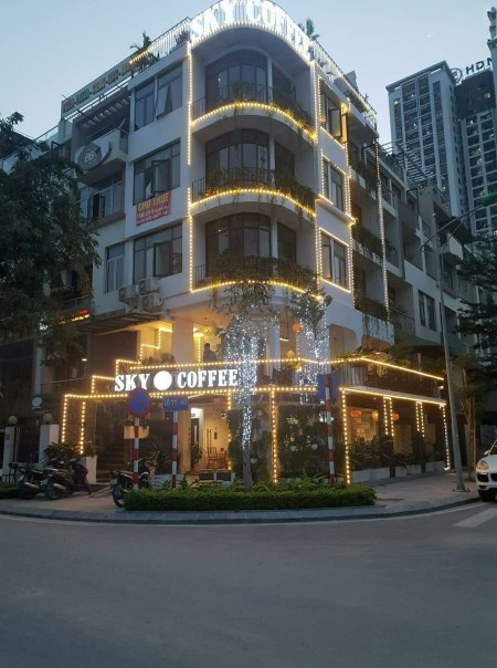 Bán Siêu phẩm Nhà hàng lô góc mặt đường Cổ Linh. DT 270m2