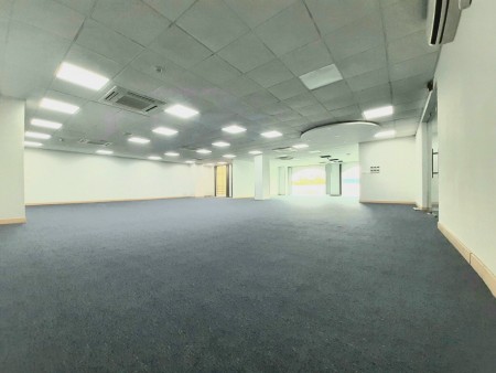 Nhà Cho Thuê Hoàng Việt , P4, Q.Tân Bình, DT: 15x20m, 1 lầu.