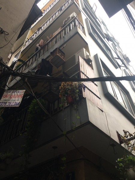 BÁN NHÀ TRUNG TÂM CẦU GIẤY DT 35M2. 5 TẦNG. NGÕ 3 GÁC. Giá: 2 Tỷ HƠN