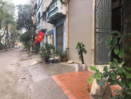 Cho thuê nhà 3 tầng mặt tiền vườn hoa Đền Lừ diện tích 40m2/sàn ô tô đỗ cửa