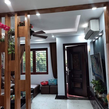 CẦN BÁN GẤP NHÀ TÂY HỒ 3 THOÁNG ÁNH SÁNG NGẬP TRÀN GIAO THÔNG THUẬN TIỆN