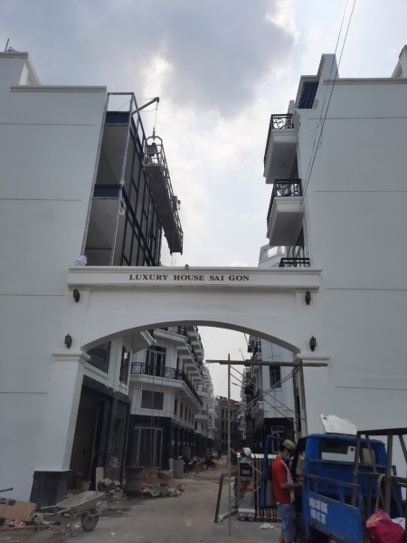 Nhà phố 3 mặt tiền view sông quận 12