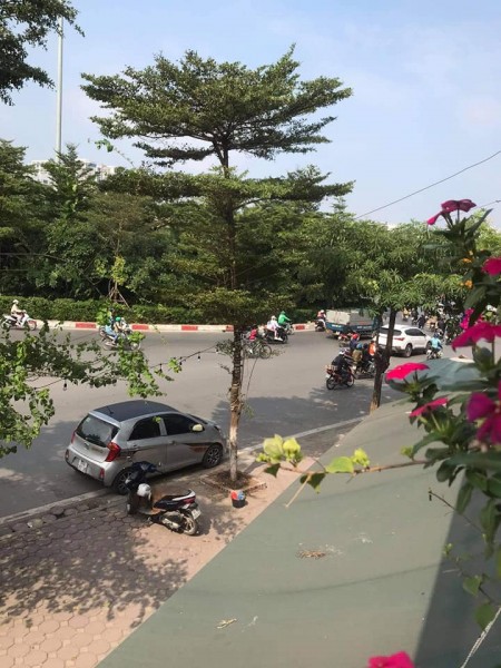 MẶT Tiền 12.5m VỈA HÈ ĐÁ BÓNG KINH DOANH SẦM UẤT MỘT MẶT PHỐ, MỘT MẶT Ngõ chỉ 10.5 tỷ