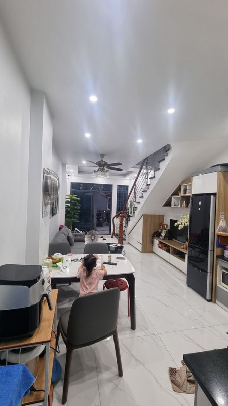 Nhà Hoàng Cầu dòng tiền khủng view hồ sổ đỏ chính chủ nhà 2 mặt thoáng giá nhỉnh 6 tỷ