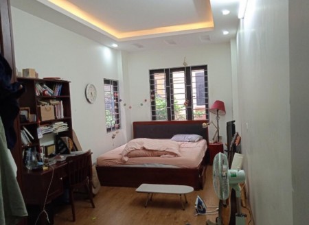 Cần bán nhà Trung tâm quận Hoàng Mai, Lô góc, ngõ thẳng tấp, gần phố giá 3.3 tỷ