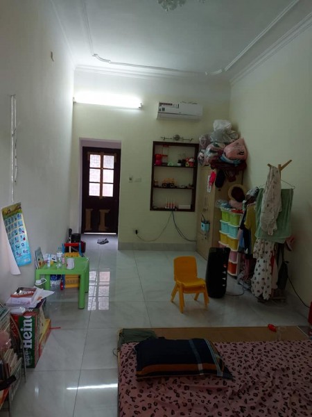 Bán nhà Ngõ 1194 Đường Láng, Ô tô đỗ cách 10m, 34m2, giá 3,3tỷ.