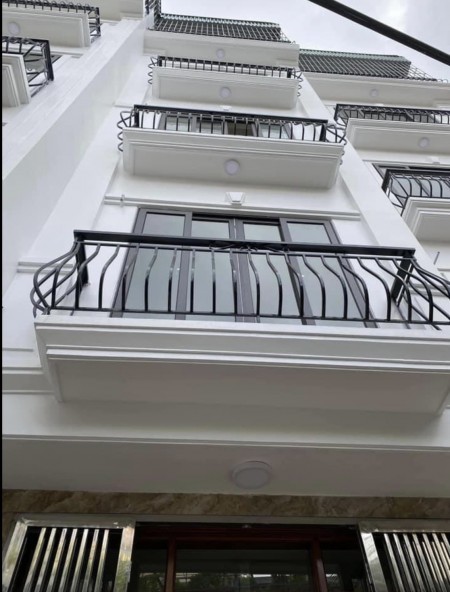 HƠN 3 TỶ NHÀ XÂY MỚI LONG BIÊN 35M2*5T, MT 4,6M NGÕ XE 3 GÁC GẦN PHỐ - NHANH CÒN KỊP