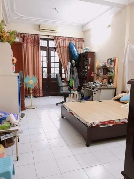 Bán nhà phố Hoàng Quốc Việt, phân lô, ô tô, lô góc, 1 nhà ra phố, 50m2 x 4T, 9 tỷ.