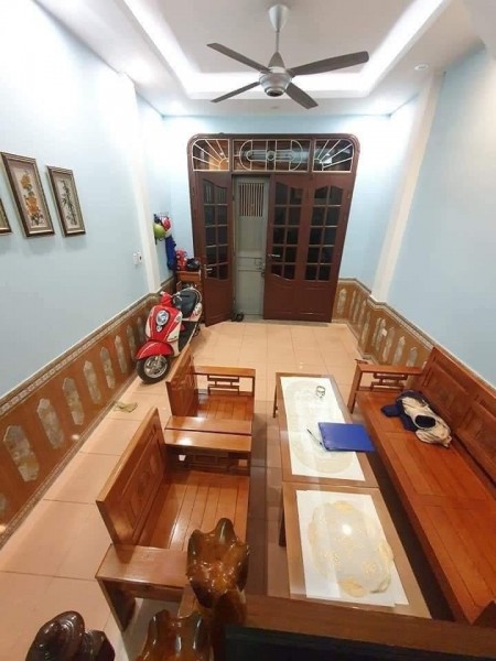 Bán nhà:Đường Bùi Xương Trạch,TX,HN. DT:34m2*3T, MT: 3,5m,Giá 2.8 tỷ.LH: Mr Thanh 0977686830