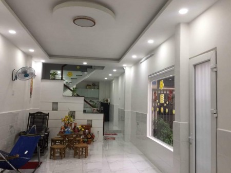 Bán gấp nhà Cách Mạng Tháng 8, Phường 11, Quận 3, Hẻm xe tải, 68m, giá chỉ 7.6 tỷ