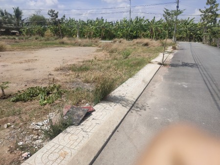 Bán lô đất 2 mặt tiền đường xe tải lớn, có sổ hồng riêng