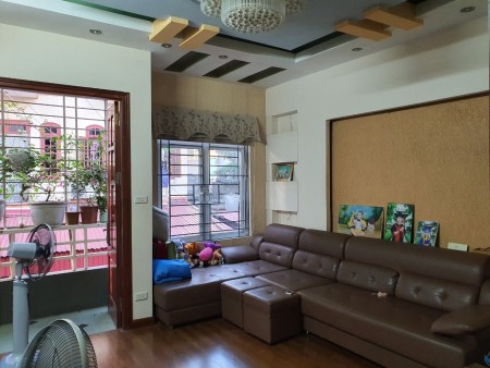 Phố Ngọc Thụy, MT4.3mx52m 5 tầng, Tặng toàn bộ nội thất, giá 3.7 tỷ.
