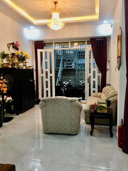 Bán nhà cách mạng tháng 8 chỉ 4 tỷ 5, 40m2, 3PN