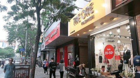 Bán nhà Chùa Bộc, trung tâm thời trang quận Đống Đa, đang cho thuê 18 triệu một tháng.