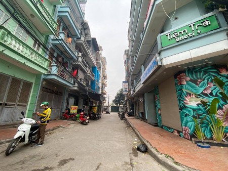 HIẾM NHÀ ĐẸP 3 NGỦ ĐỦ CÔNG NĂNG Ô TÔ TRÁNH SAU NHÀ