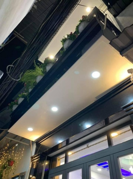NHỈNH 3 TỶ SÁT HẺM XE TĂNG NHÀ ĐẸP Ở NGAY TĂNG NỘI THẤT.
