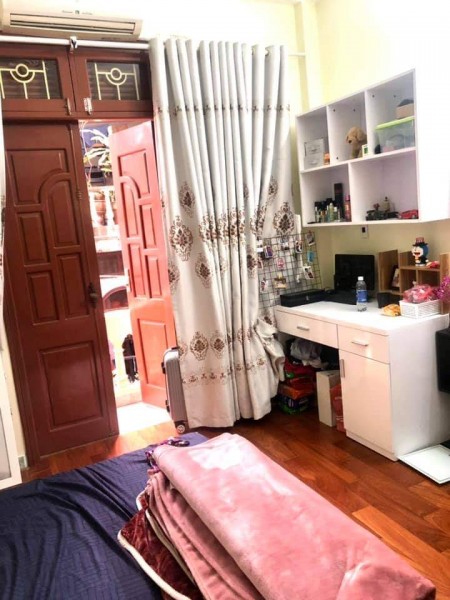 Nhà trung tâm đường Cầu Giấy, Diện tích 37m2, 4 tầng, 2 mặt, MT 4m – Giá bán 4,5 tỷ SĐCC