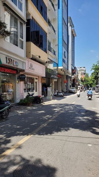Bán nhà Mặt Phố Bà Triệu 27m2, 4T, MT5.6m giá 19.5 tỷ Có Thương Lượng
