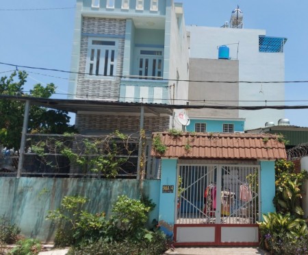 Nhà Thạnh Xuân 38 ngay sau trường mầm non .