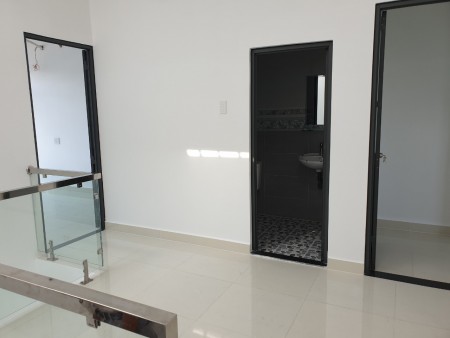 Bán gấp nhà 1 trệt 1 lầu (5x20) nằm trên đường Đinh Đức Thiện !!!!