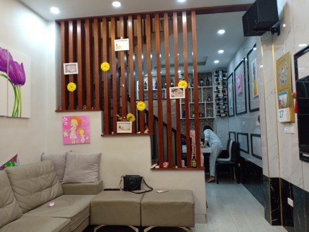 Bán gấp nhà Tân Mai 31m x 4 tầng giá chỉ 2,8 tỷ tặng nội thất