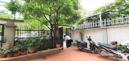 Bán biệt thự Nguyễn Trãi, vỉa hè, ô tô, KD. 198m2 4T 21 tỷ