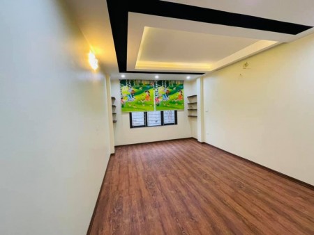 KINH DOANH Ô TÔ TRÁNH THOÁNG SỔ NỞ HẬU SÁT PHỐ