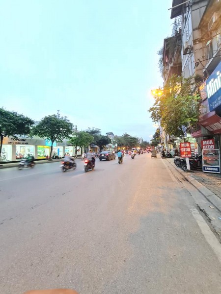 Bán Nhà Mặt Phố Lê Duẩn, dt 39m2, 3T, MT 4.1m giá 12 tỷ có thương lượng