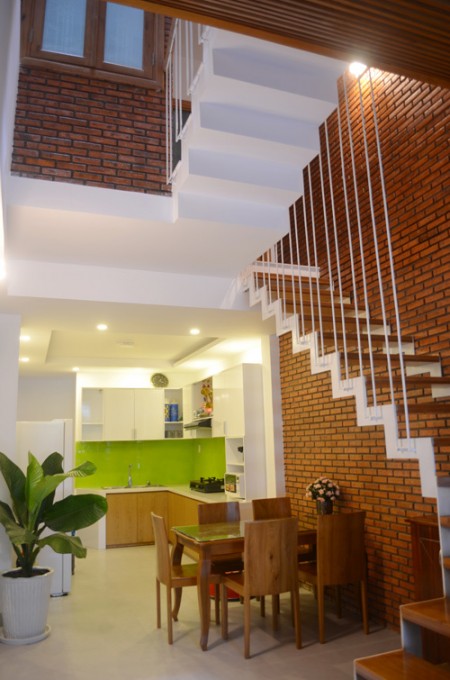 CHUYỂN CÔNG TÁC BÁN GẤP Nhà Phố Minh Khai, Hai Bà Trưng, 40x5T, 80m ra phố, giá 3.7 tỷ
