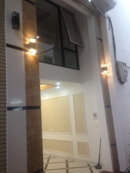 Bán nhà Phố Đông Tác, DT 33m x 5T, ô tô đỗ cách 3m, giá 6.1 tỷ