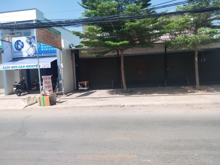 Mặt bằng 400m2(15x25) LÃ XUÂN OAI, cách chợ 500m, có văn phòng làm việc.