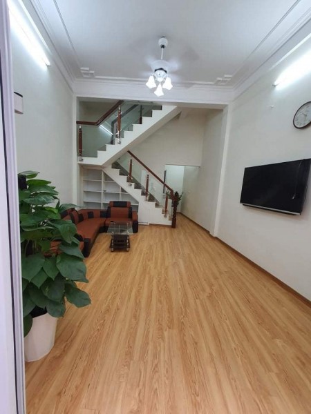 Bán nhà phố Đội Cấn, ôtô, mới, ở ngay 35mx4T, MT 3,3m, sổ đỏ cc, nội thất long lanh, 3.5 tỷ.