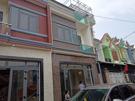 Nhà 1 trệt 1 lầu Bửu Hòa, sổ riêng thổ cư, đường 2 xe hơi tránh nhau, gần cty Pouchen