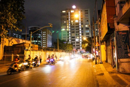 Cho thuê nhà nguyên căn MT đường Phổ Quang, Q.Tân Bình. 4.5x23m trệt 2 lầu - Trệt trống suốt cầu thang cuối nhà