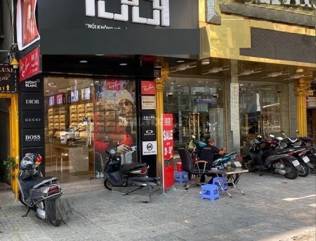 Nhà nguyên căn trên đường Nguyễn Văn Tráng, Quận 1 đối diện trường ĐH Hoa Sen