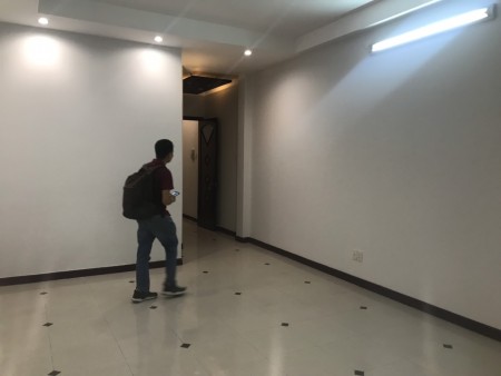 Cho thuê nhà nguyên căn ngay mặt tiền đường Hoa Huệ Q. Phú Nhuận. Nhà 1 trệt 2 lầu tiện làm văn phòng công ty
