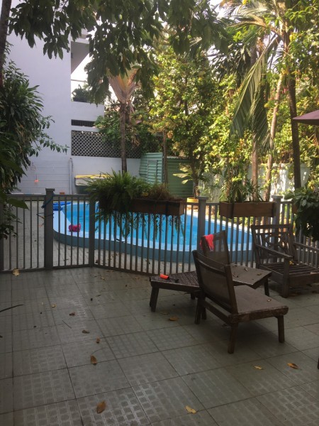 Bán biệt thự góc 2 mặt tiền cách đường Quốc Hương, phương Thảo Điền 30m