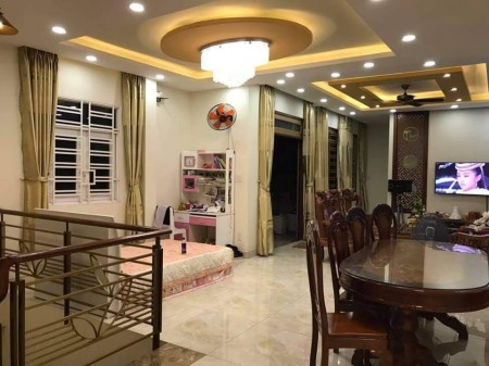 Nhà HXH Phan Huy Ích dt (10 x 22m) 220m2 giá giảm mạnh còn 18 tỷ