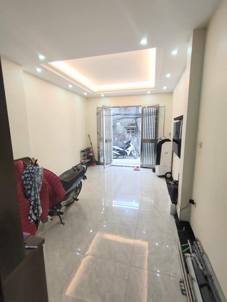 Bán nhà Ngọc Thụy, Long Biên, ngõ thông ô tô tránh, nhà mới ở ngay, 40m giá 3.68 tỷ.