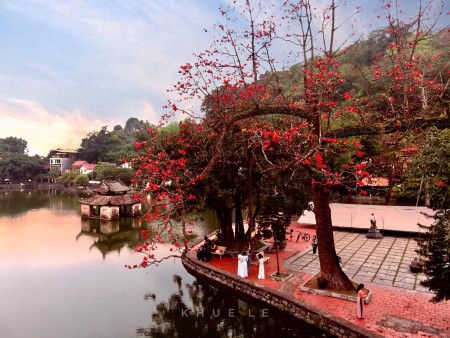 NHÀ KIM NGƯU LÔ GÓC NGÕ 3 GÁC SÂN RỘNG ĐÁ BÓNG Ở LUÔN
