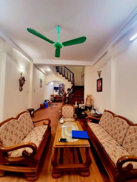 Tôi cần bán nhà Hoàng Văn Thái, dt70m2, 4 tầng, MT: 4m, Phân Lô, Ô tô vào nhà. LH: 0964657169.