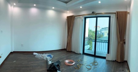 Chủ nhà cần bán gấp nhà phố Thạch Bàn, Long Biên 30mx5 tầng, 3.15 tỷ