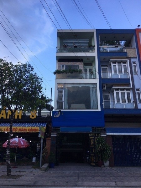 Đường Bạch Đằng kd nhộn nhịp MT trống suốt gần chợ Bà Chiểu