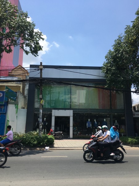 Mặt tiền đ.Bạch Đằng ngang 8,5m trống suốt tiện kd