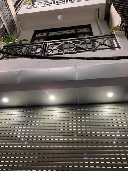 PHÂN LÔ DÂN TRÍ CAO Ô TÔ ĐỖ CỬA KINH DOANH