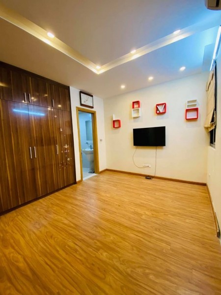 Cho thuê căn hộ ở Golden West số 2 Lê Văn Thiêm, 93m2 2 ngủ full đồ, giá 13tr