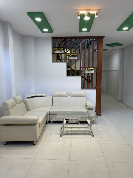 Nhà HXT Hòa Bình, 3 lầu, sân thượng, 5PN, giá 15tr