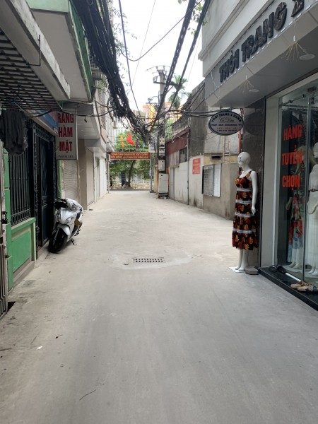Bán Nhà Đẹp 30m2 x 5 Tầng Phố Lê Trọng Tấn, Ô Tô Tránh, Kinh Doanh, Chỉ 5.5 Tỷ.