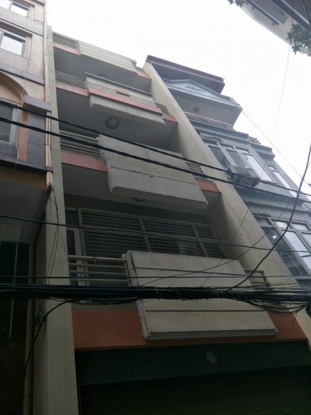 Bán gấp nhà đường Bồ Đề 50m2 x 4 tầng, 4m mặt tiền, giá 5 tỷ. Kinh doanh, Ô tô, gần hồ.