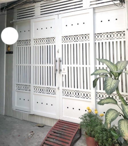Nhà 2 lầu, sân rộng 5m hẻm 154 Đường Âu Dương Lân P3 Q8